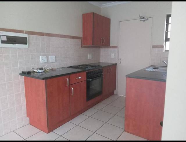 2 BEDROOM PROPERTY TO RENT IN KOSMOSDAL